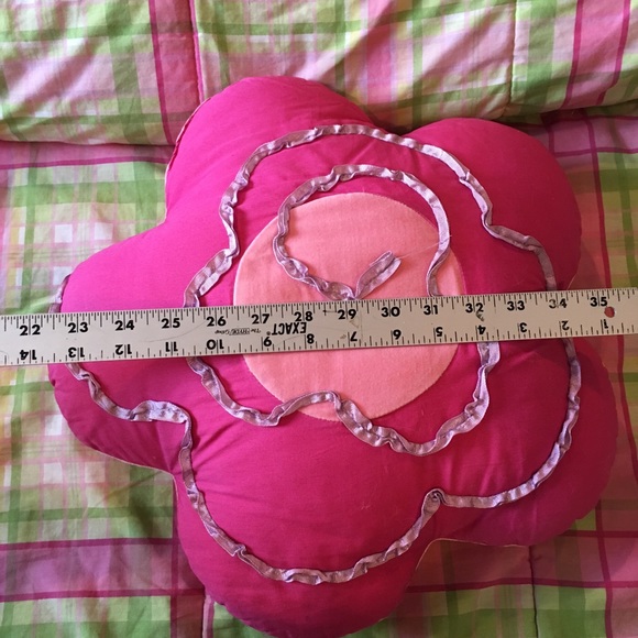 Flower pillow - Picture 3 of 3